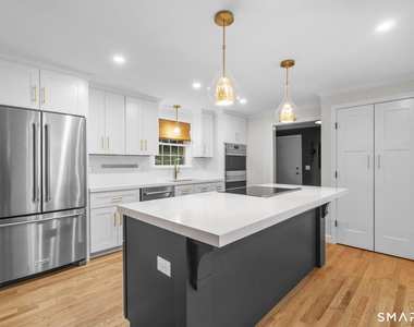 370 Woodland Street - Photo Thumbnail 13
