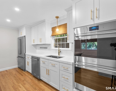 370 Woodland Street - Photo Thumbnail 9