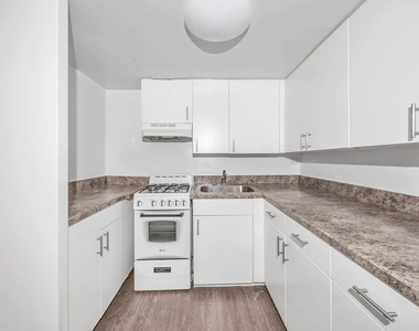 88 Fulton Street - Photo Thumbnail 2