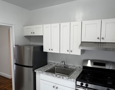4960 Broadway - Photo Thumbnail 2