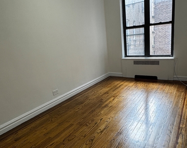 4960 Broadway - Photo Thumbnail 3