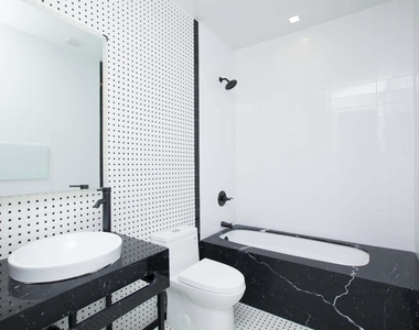 139 Alexander Avenue - Photo Thumbnail 12