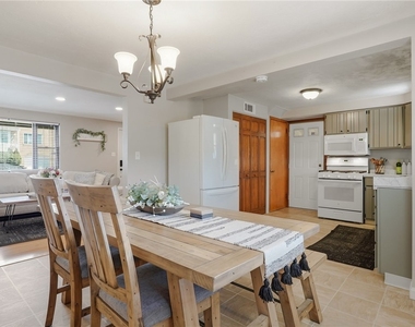 2338 Parklyn St - Photo Thumbnail 13