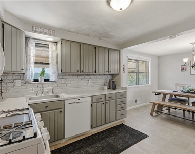 2338 Parklyn St - Photo Thumbnail 17