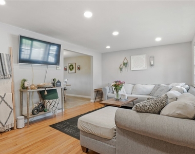 2338 Parklyn St - Photo Thumbnail 7