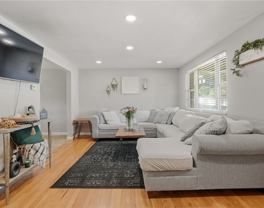 2338 Parklyn St - Photo Thumbnail 6