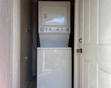 274 Chenango St - Photo Thumbnail 11