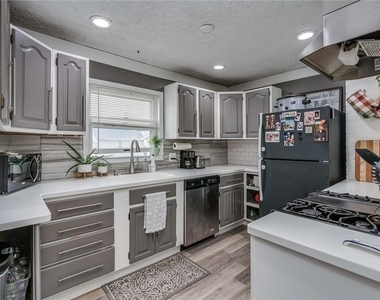 150 Seymour Street - Photo Thumbnail 4