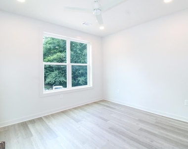 240 Martha Drive - Photo Thumbnail 7