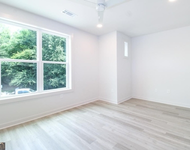 240 Martha Drive - Photo Thumbnail 5
