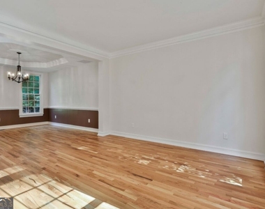 1202 Loxley Circle - Photo Thumbnail 7