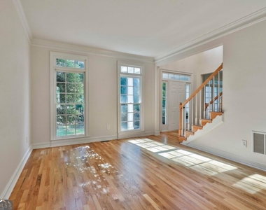 1202 Loxley Circle - Photo Thumbnail 9
