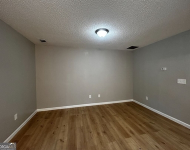 51 Fairview Street - Photo Thumbnail 3