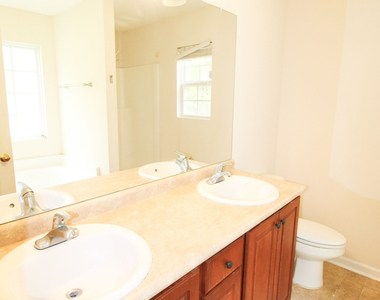 8010 Ponderosa Pine Boulevard - Photo Thumbnail 9
