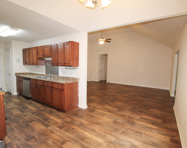 8010 Ponderosa Pine Boulevard - Photo Thumbnail 5
