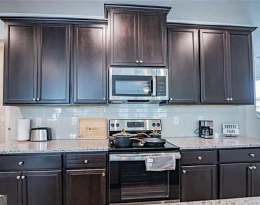 454 Burgundy Terrace Se - Photo Thumbnail 1