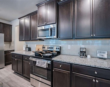 454 Burgundy Terrace Se - Photo Thumbnail 2