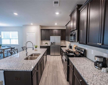 454 Burgundy Terrace Se - Photo Thumbnail 3