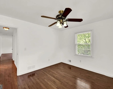 2382 Dayron Circle - Photo Thumbnail 2