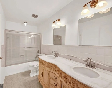 2382 Dayron Circle - Photo Thumbnail 4