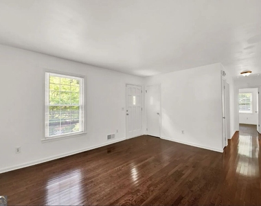 2382 Dayron Circle - Photo Thumbnail 11