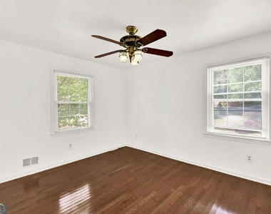 2382 Dayron Circle - Photo Thumbnail 3