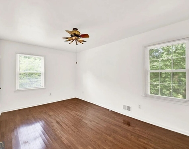2382 Dayron Circle - Photo Thumbnail 6