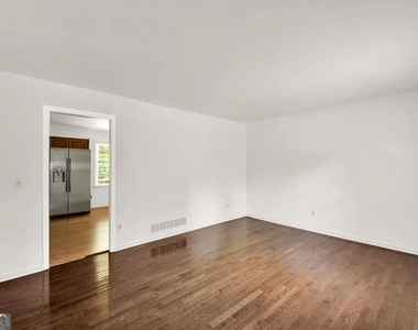 2382 Dayron Circle - Photo Thumbnail 12