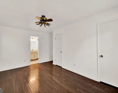 2382 Dayron Circle - Photo Thumbnail 5