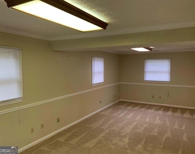 2449 Woodhill Lane - Photo Thumbnail 40