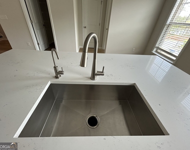 3715 Davis Circle - Photo Thumbnail 9
