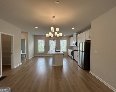 3715 Davis Circle - Photo Thumbnail 4