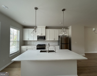 3715 Davis Circle - Photo Thumbnail 2