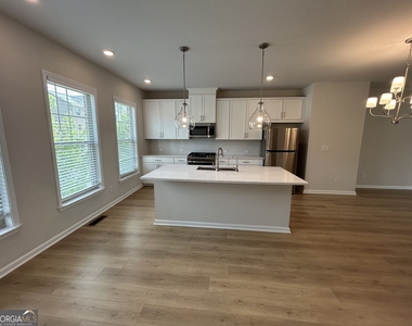 3715 Davis Circle - Photo Thumbnail 7