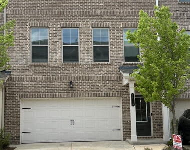3715 Davis Circle - Photo Thumbnail 1