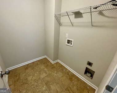 112 Leland Lane - Photo Thumbnail 10