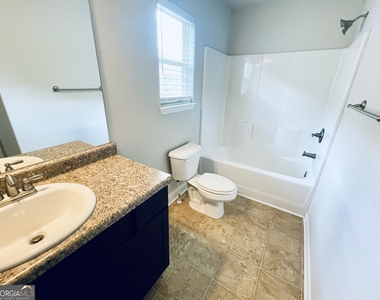112 Leland Lane - Photo Thumbnail 12