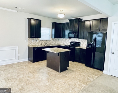 112 Leland Lane - Photo Thumbnail 3