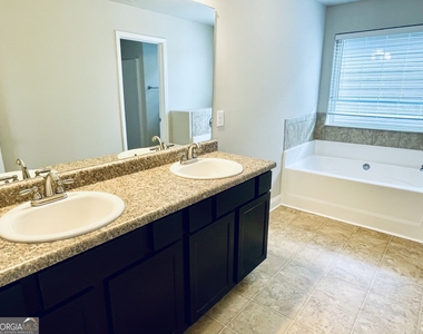 112 Leland Lane - Photo Thumbnail 7