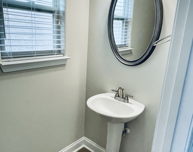 112 Leland Lane - Photo Thumbnail 5
