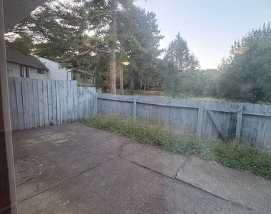 261 Country Club Drive - Photo Thumbnail 7