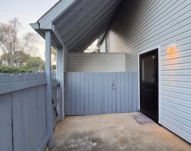 261 Country Club Drive - Photo Thumbnail 3
