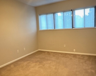 261 Country Club Drive - Photo Thumbnail 10