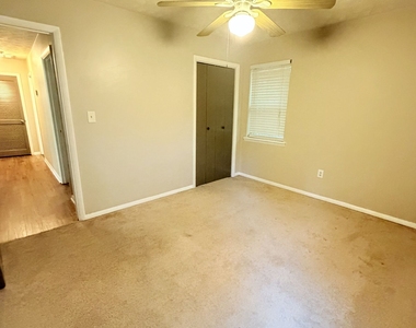 1063 Kings Mill Run - Photo Thumbnail 4