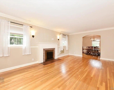 196th Street - Photo Thumbnail 3