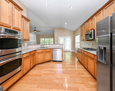 317 Granite Way - Photo Thumbnail 8