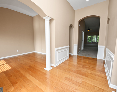 317 Granite Way - Photo Thumbnail 2