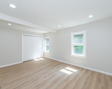 13 Malcolm Street (13) - Photo Thumbnail 12