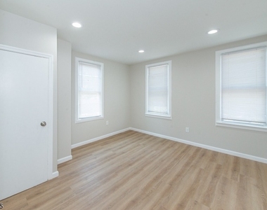 13 Malcolm Street (13) - Photo Thumbnail 13