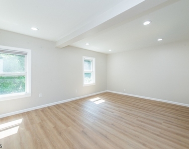 13 Malcolm Street (13) - Photo Thumbnail 11